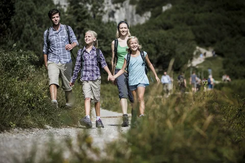 family hike around Benediktbeuern