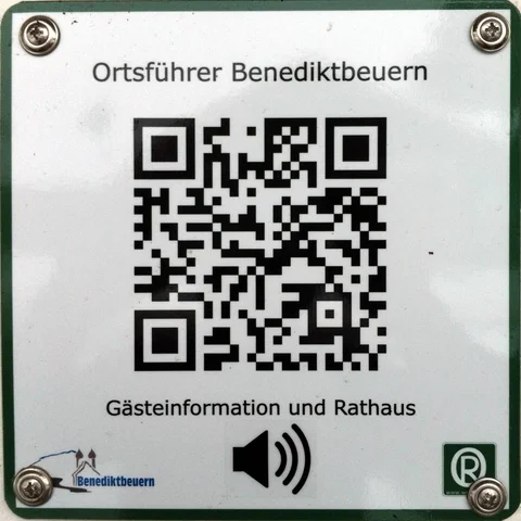 Schild mit QR-Code